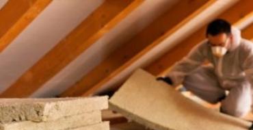 Do-it-yourself ceiling insulation in a private house